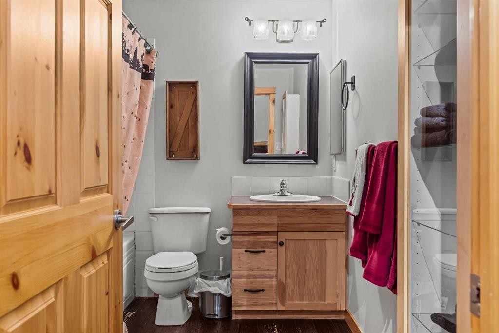 1103-70 Dyrgas Gate, Canmore, AB - Indoor Photo Showing Bathroom