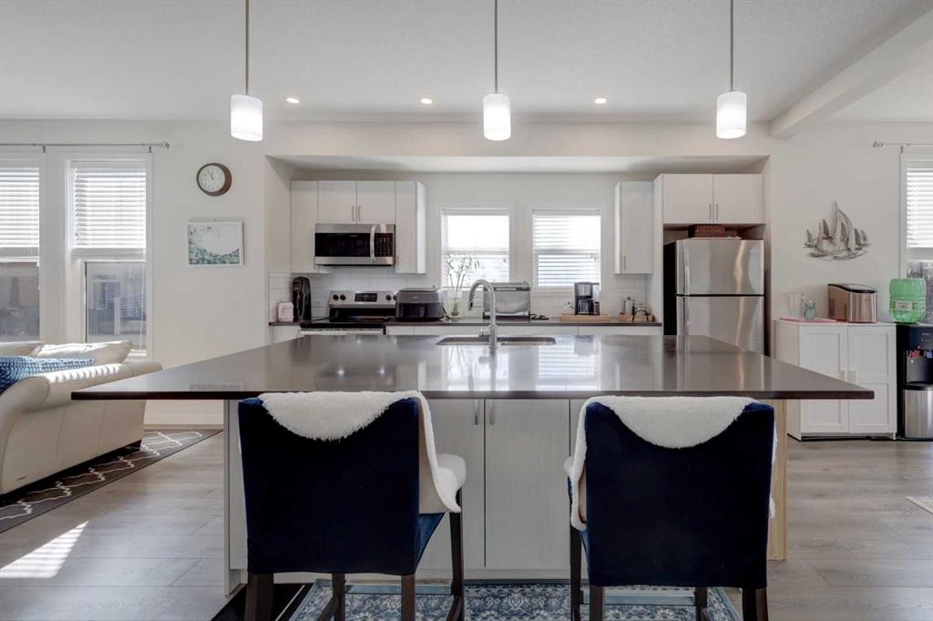 113 South Point Court Sw, Airdrie, AB - Indoor Photo Showing Kitchen With Upgraded Kitchen