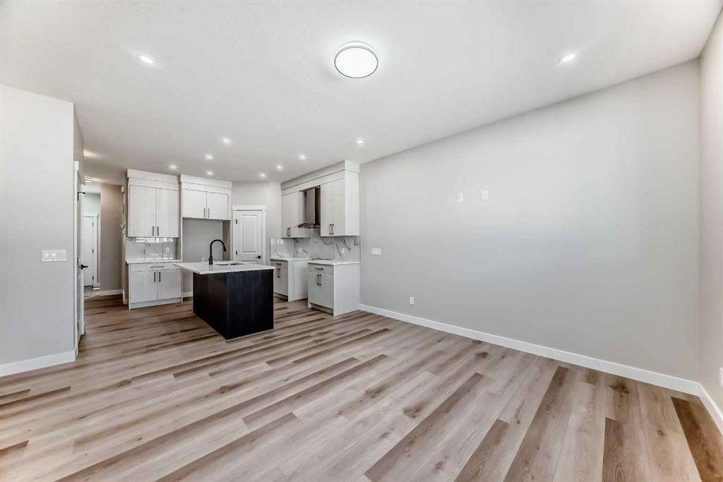 112 Belvedere Park Se, Calgary, AB - Indoor Photo Showing Kitchen