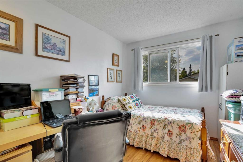 13 Falworth Way Ne, Calgary, AB - Indoor Photo Showing Bedroom