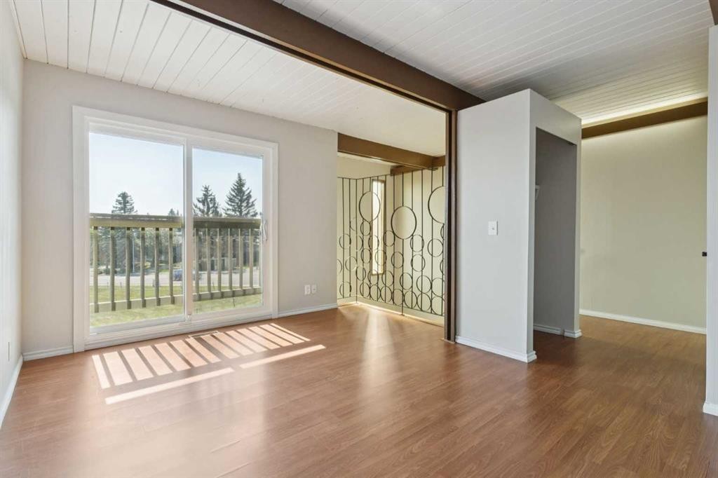 102-7416 Hunterview Drive Nw, Calgary, AB - Indoor Photo Showing Other Room