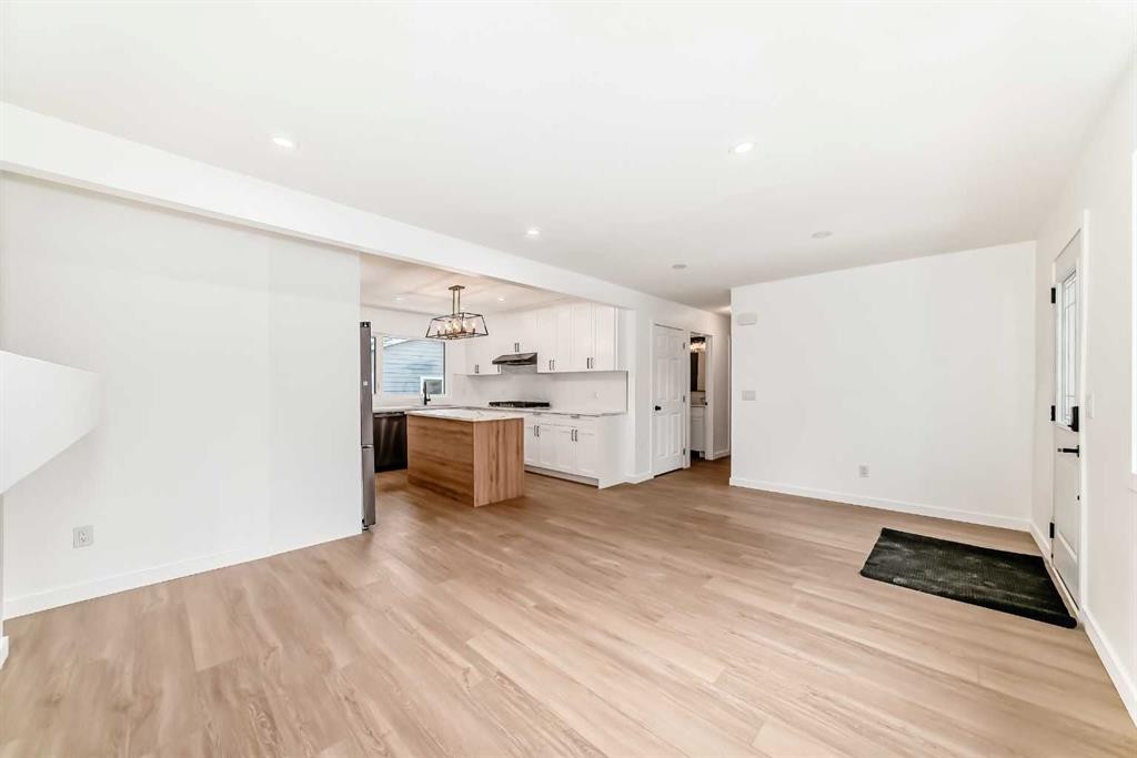 264 99 Avenue Se, Calgary, AB - Indoor