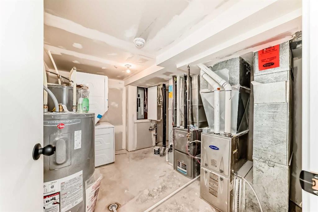 264 99 Avenue Se, Calgary, AB - Indoor Photo Showing Laundry Room