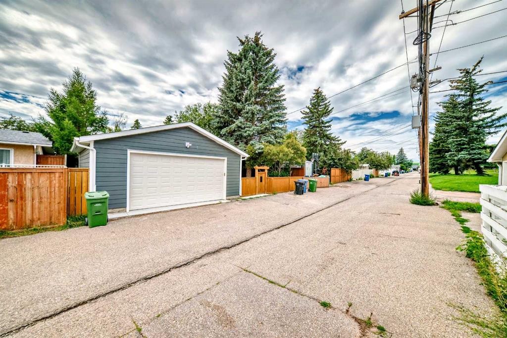 264 99 Avenue Se, Calgary, AB - Outdoor