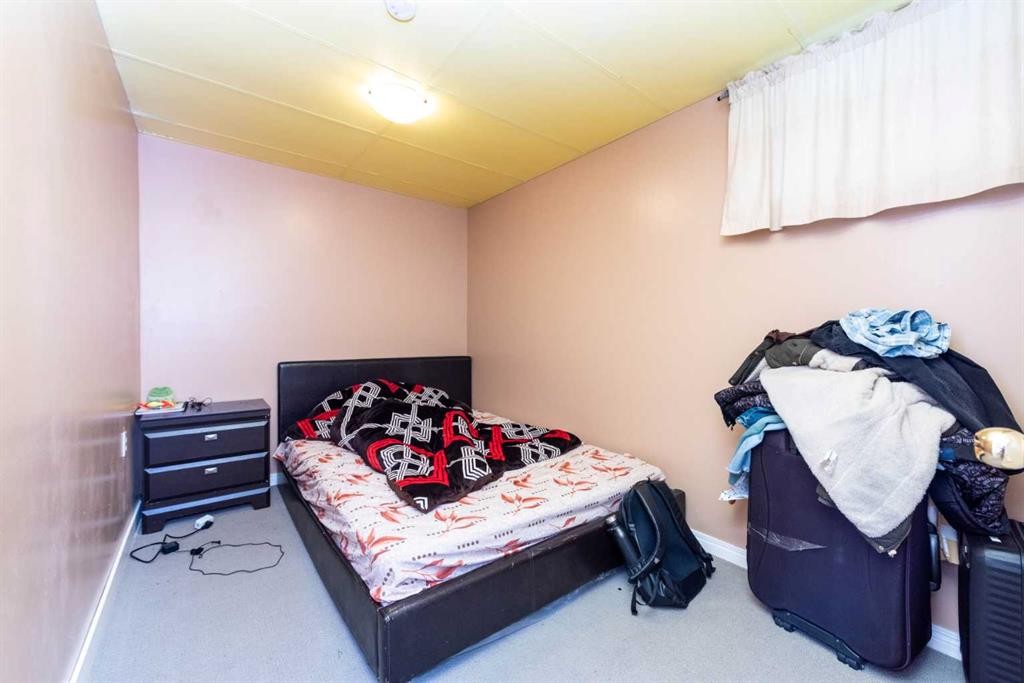 39 Taravista Mews Ne, Calgary, AB - Indoor Photo Showing Bedroom