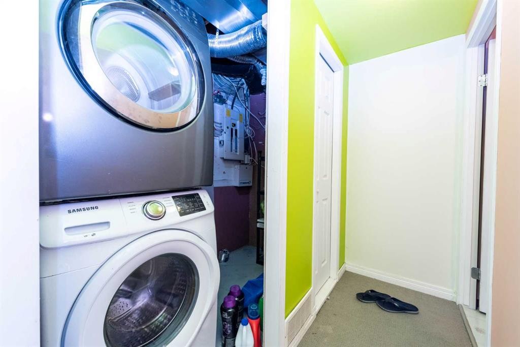 39 Taravista Mews Ne, Calgary, AB - Indoor Photo Showing Laundry Room