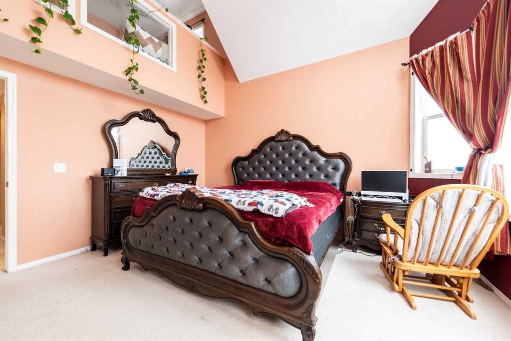 39 Taravista Mews Ne, Calgary, AB - Indoor Photo Showing Bedroom