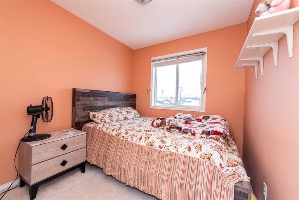39 Taravista Mews Ne, Calgary, AB - Indoor Photo Showing Bedroom