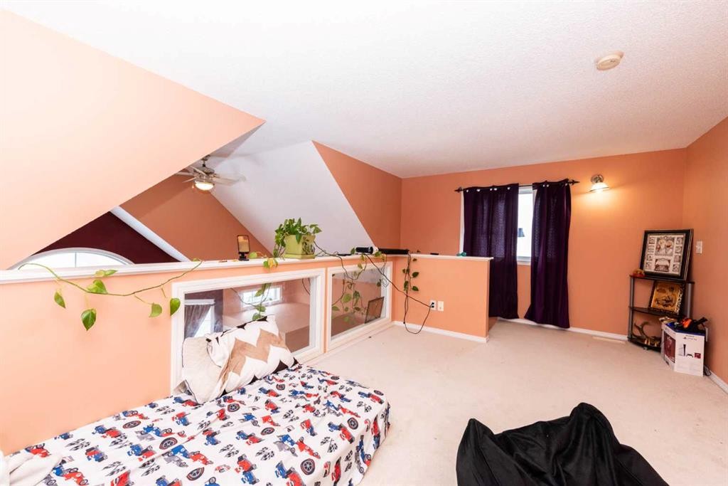 39 Taravista Mews Ne, Calgary, AB - Indoor Photo Showing Bedroom