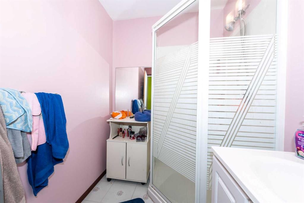 39 Taravista Mews Ne, Calgary, AB - Indoor Photo Showing Other Room