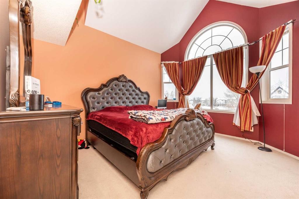 39 Taravista Mews Ne, Calgary, AB - Indoor Photo Showing Bedroom