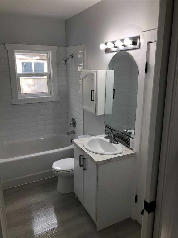 207 Centre Street, Lomond, AB - Indoor Photo Showing Bathroom
