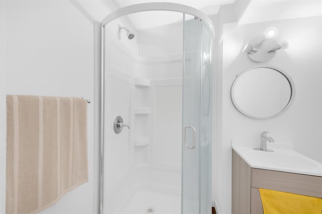 2204-111 Tarawood Lane Ne, Calgary, AB - Indoor Photo Showing Bathroom