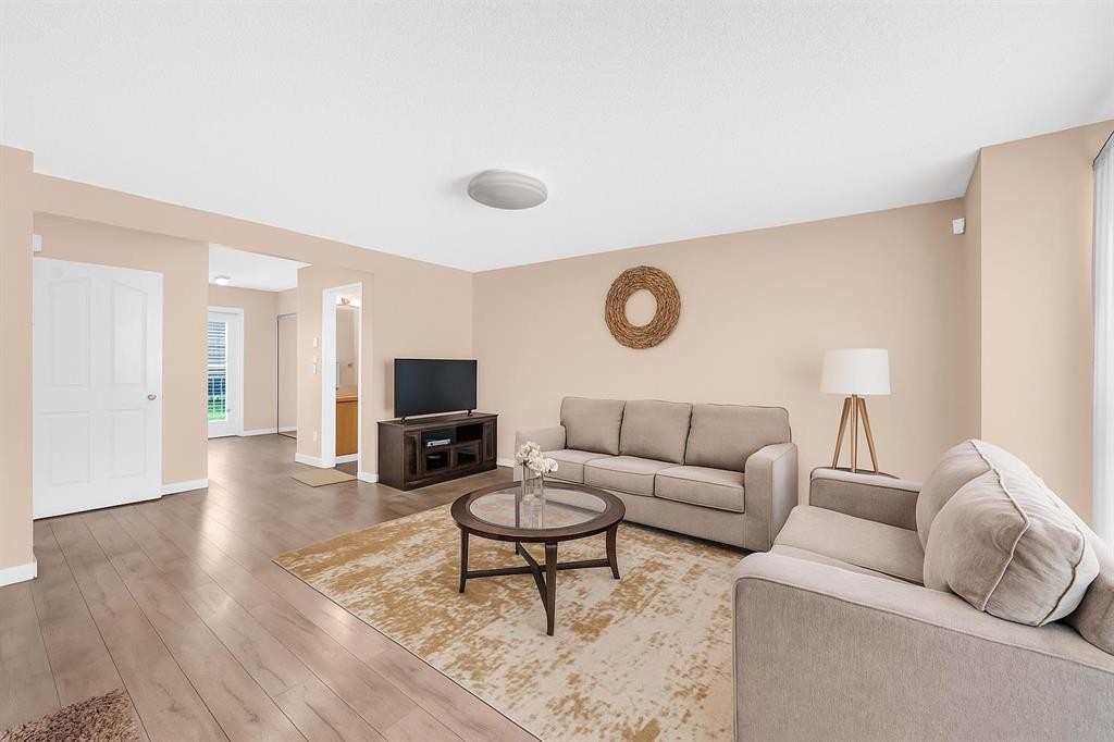 2204-111 Tarawood Lane Ne, Calgary, AB - Indoor Photo Showing Living Room