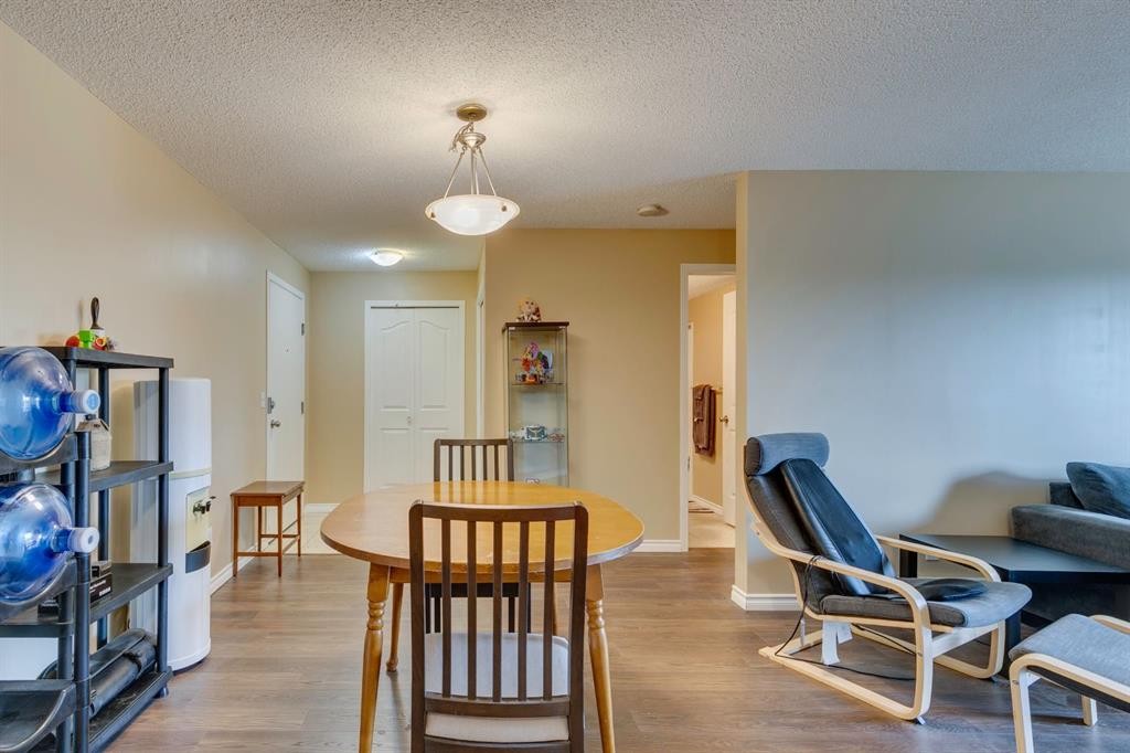 2205-2518 Fish Creek Boulevard Sw, Calgary, AB - Indoor Photo Showing Dining Room