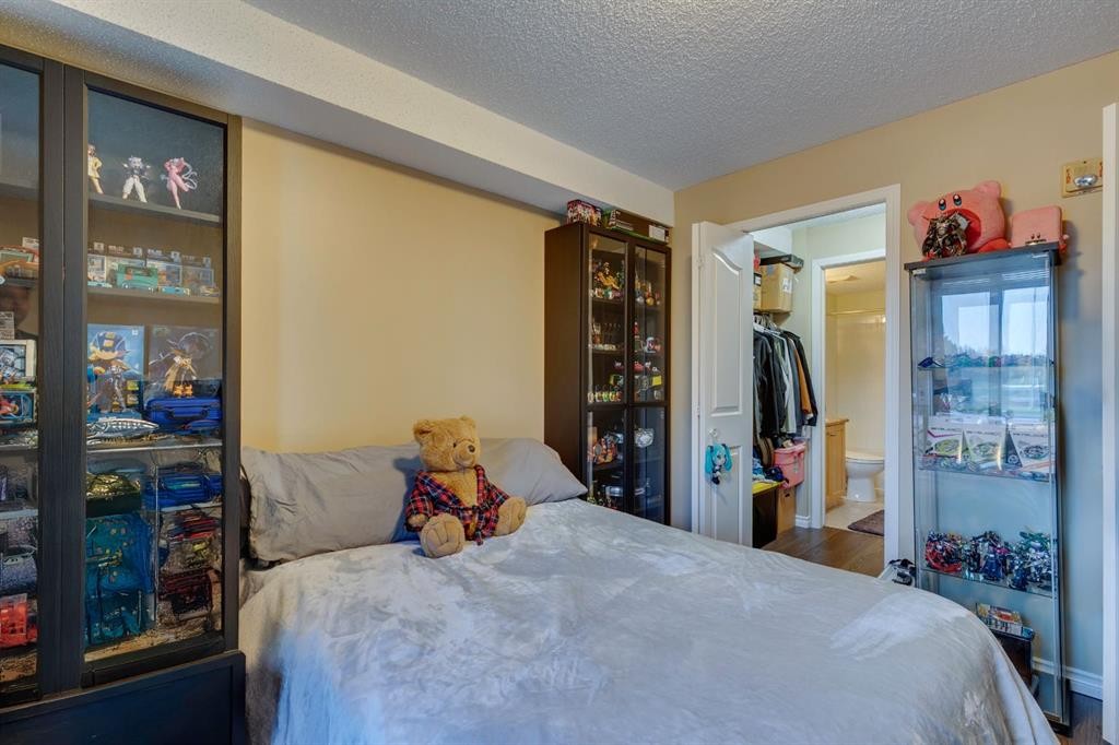 2205-2518 Fish Creek Boulevard Sw, Calgary, AB - Indoor Photo Showing Bedroom