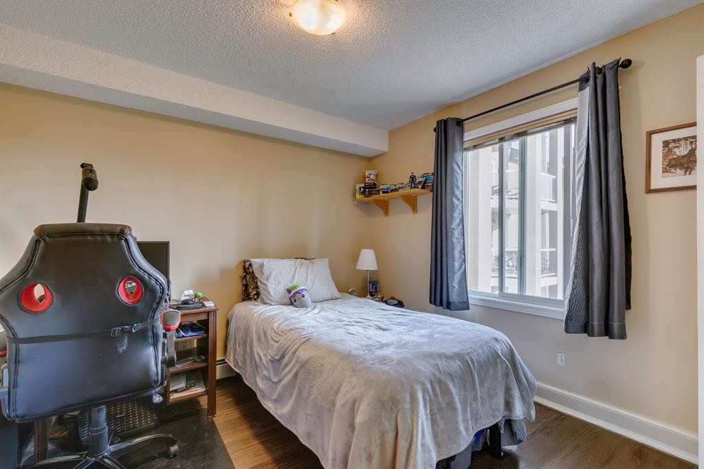 2205-2518 Fish Creek Boulevard Sw, Calgary, AB - Indoor Photo Showing Bedroom