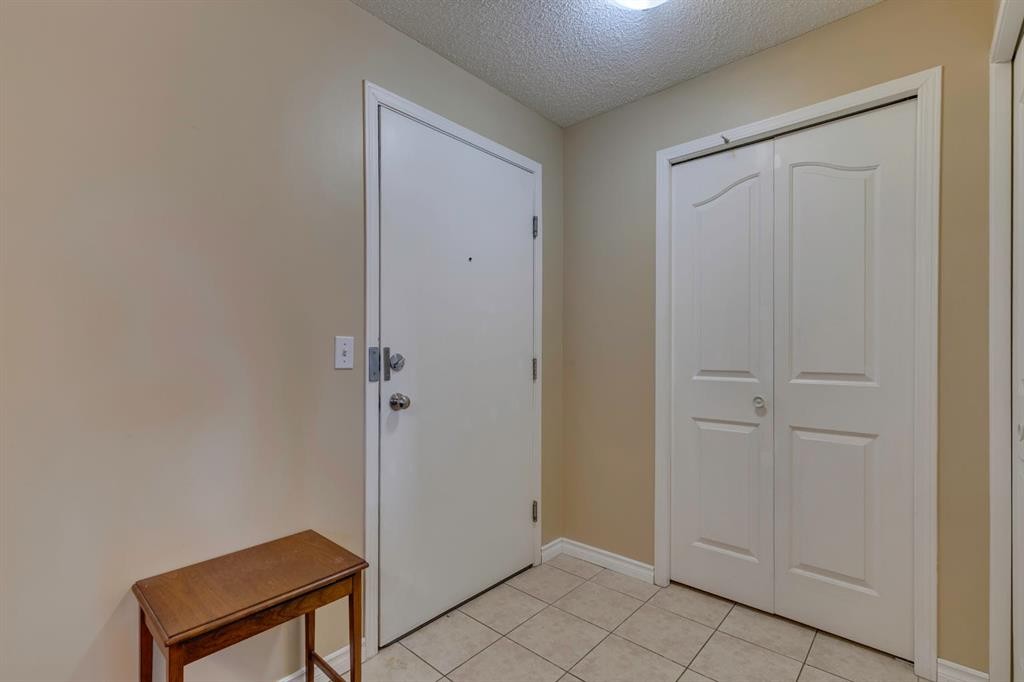 2205-2518 Fish Creek Boulevard Sw, Calgary, AB - Indoor Photo Showing Other Room