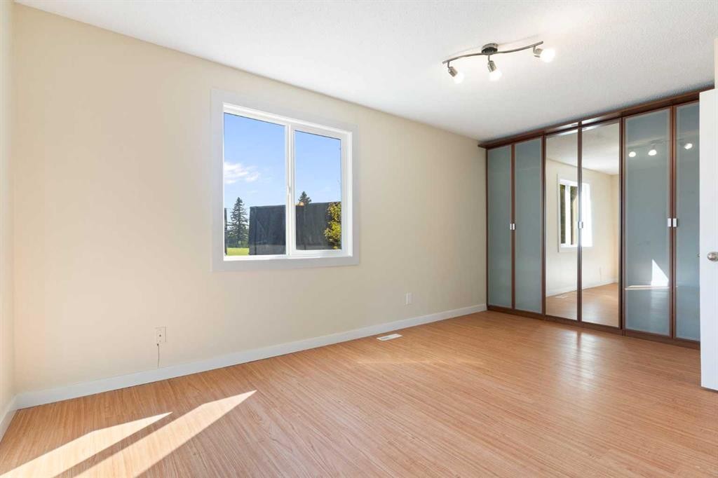 32-80 Galbraith Drive Sw, Calgary, AB - Indoor Photo Showing Other Room