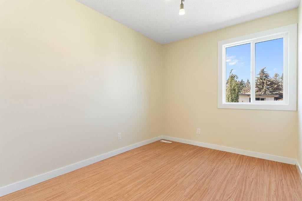 32-80 Galbraith Drive Sw, Calgary, AB - Indoor Photo Showing Other Room