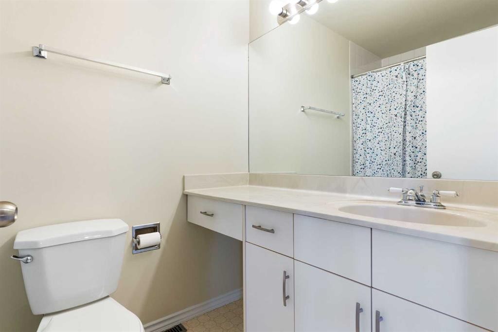 32-80 Galbraith Drive Sw, Calgary, AB - Indoor Photo Showing Bathroom