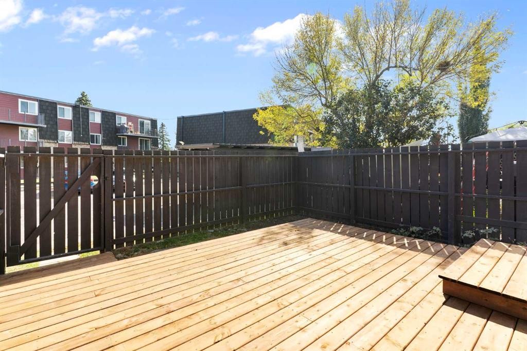 32-80 Galbraith Drive Sw, Calgary, AB - Outdoor With Deck Patio Veranda