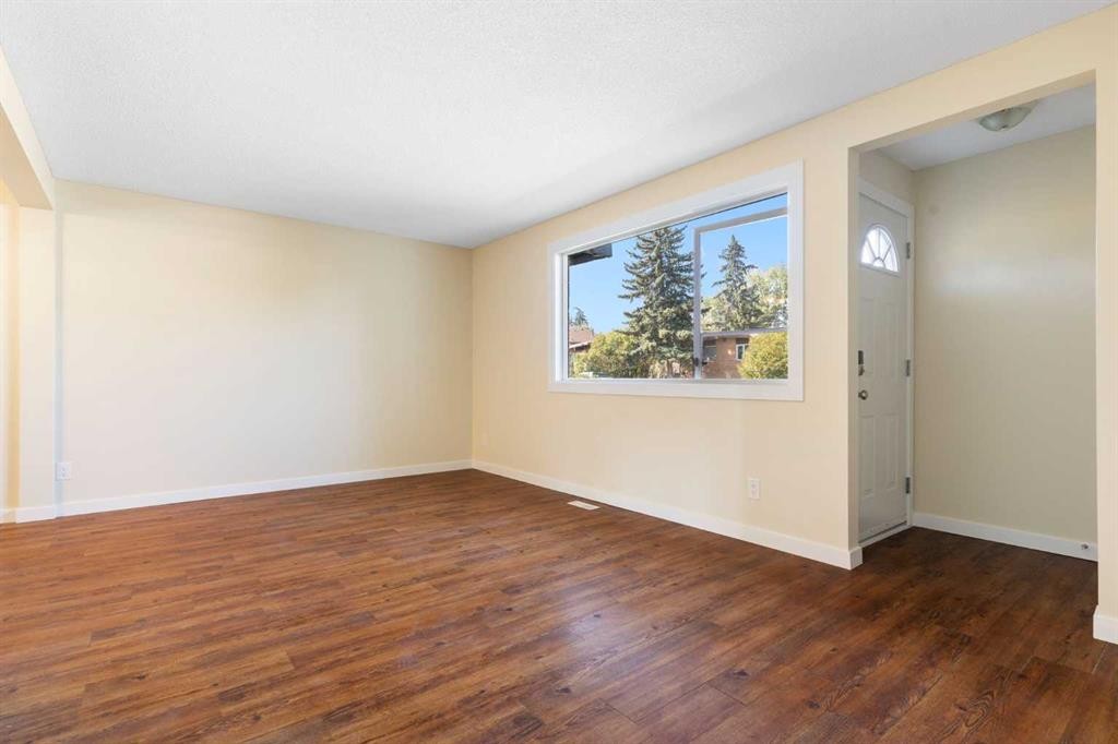 32-80 Galbraith Drive Sw, Calgary, AB - Indoor Photo Showing Other Room