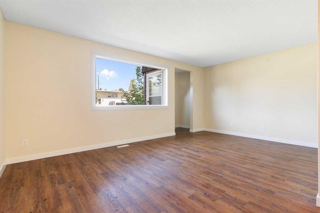 32-80 Galbraith Drive Sw, Calgary, AB - Indoor Photo Showing Other Room