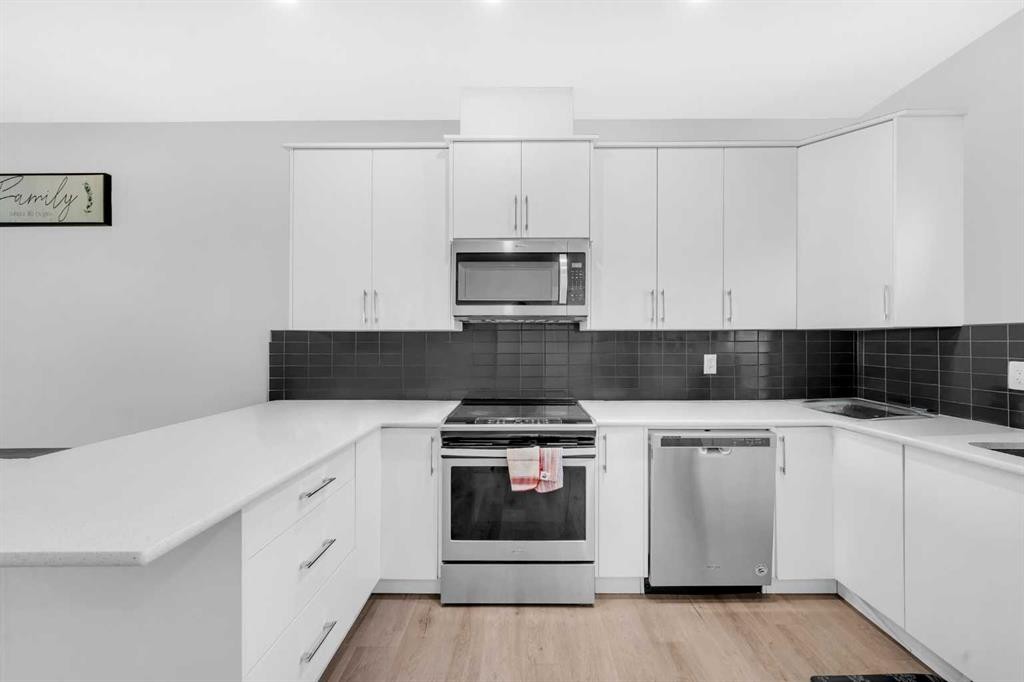 46 Cornerbrook Manor Ne, Calgary, AB - Indoor Photo Showing Kitchen With Upgraded Kitchen