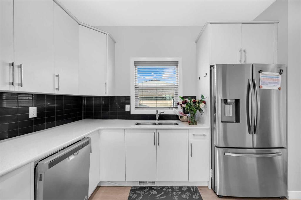 46 Cornerbrook Manor Ne, Calgary, AB - Indoor Photo Showing Kitchen With Double Sink