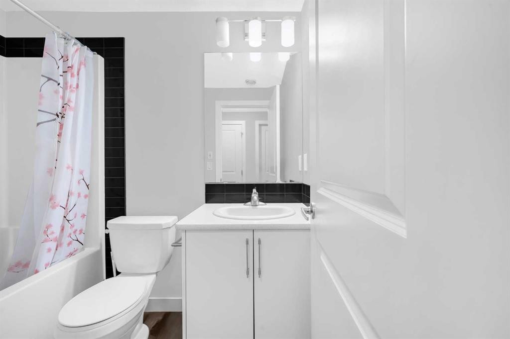 46 Cornerbrook Manor Ne, Calgary, AB - Indoor Photo Showing Bathroom