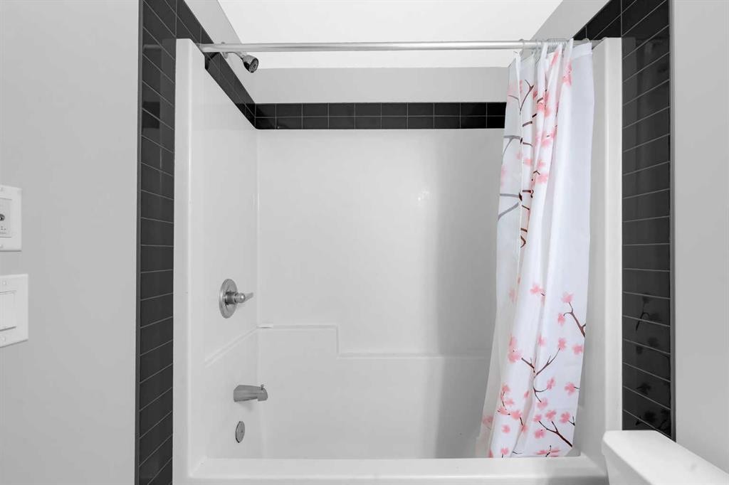 46 Cornerbrook Manor Ne, Calgary, AB - Indoor Photo Showing Bathroom