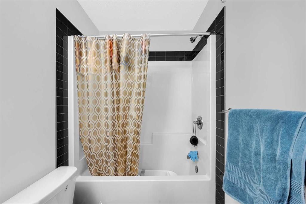 46 Cornerbrook Manor Ne, Calgary, AB - Indoor Photo Showing Bathroom