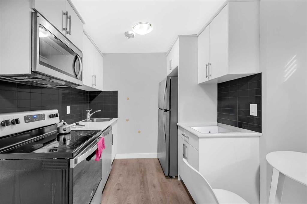 46 Cornerbrook Manor Ne, Calgary, AB - Indoor Photo Showing Kitchen