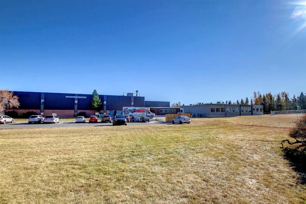 404-3727 42 Street Nw, Calgary, AB - Outdoor