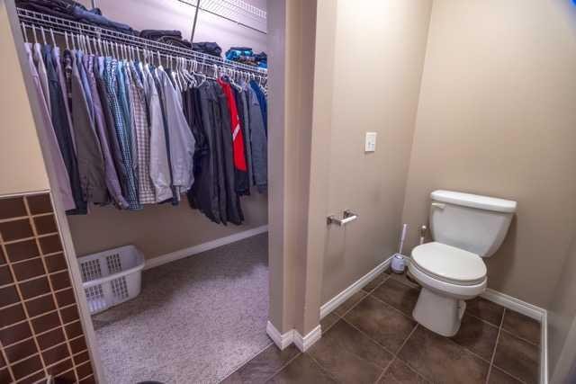 28 Crestmont Way Sw, Calgary, AB - Indoor Photo Showing Bathroom