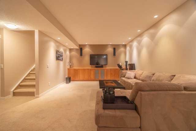 28 Crestmont Way Sw, Calgary, AB - Indoor