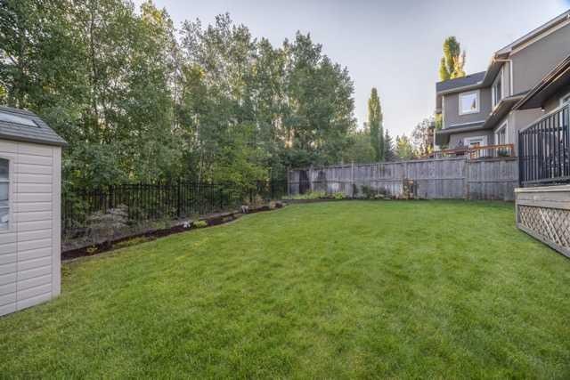 28 Crestmont Way Sw, Calgary, AB - Outdoor