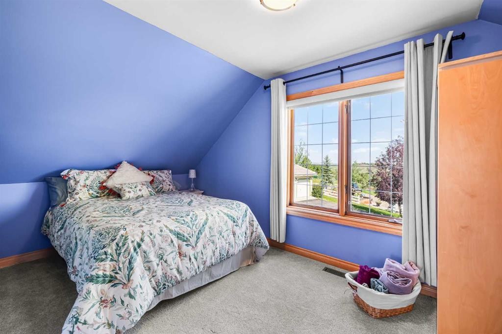98 Equestrian Drive, Rural Rocky View County, AB - Indoor Photo Showing Bedroom
