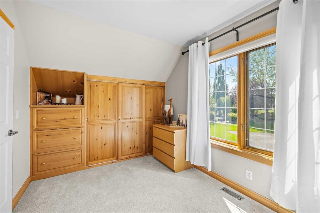 98 Equestrian Drive, Rural Rocky View County, AB - Indoor