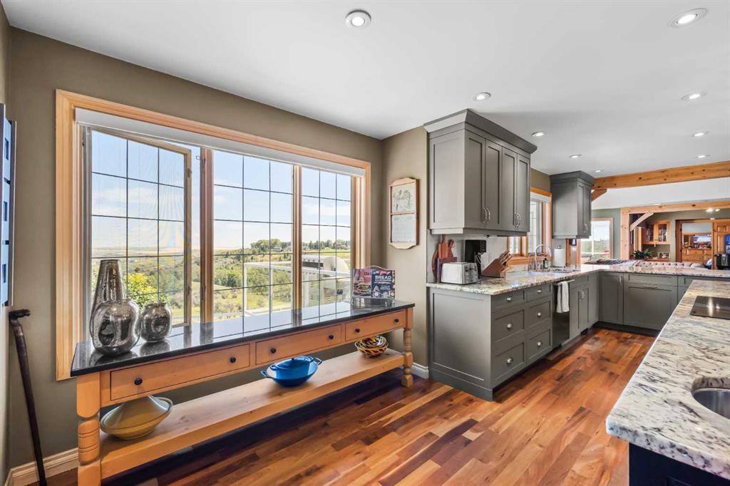 98 Equestrian Drive, Rural Rocky View County, AB - Indoor Photo Showing Kitchen