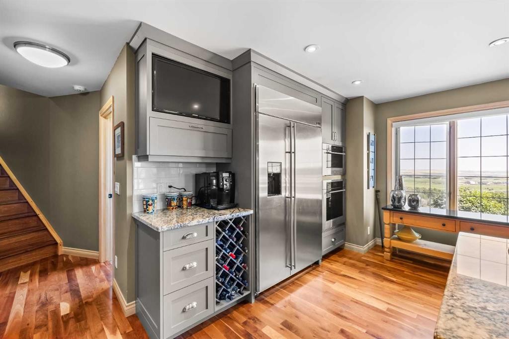 98 Equestrian Drive, Rural Rocky View County, AB - Indoor Photo Showing Kitchen