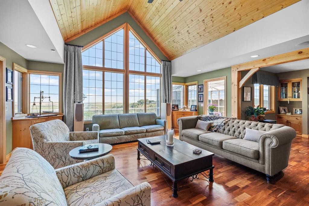 98 Equestrian Drive, Rural Rocky View County, AB - Indoor Photo Showing Living Room