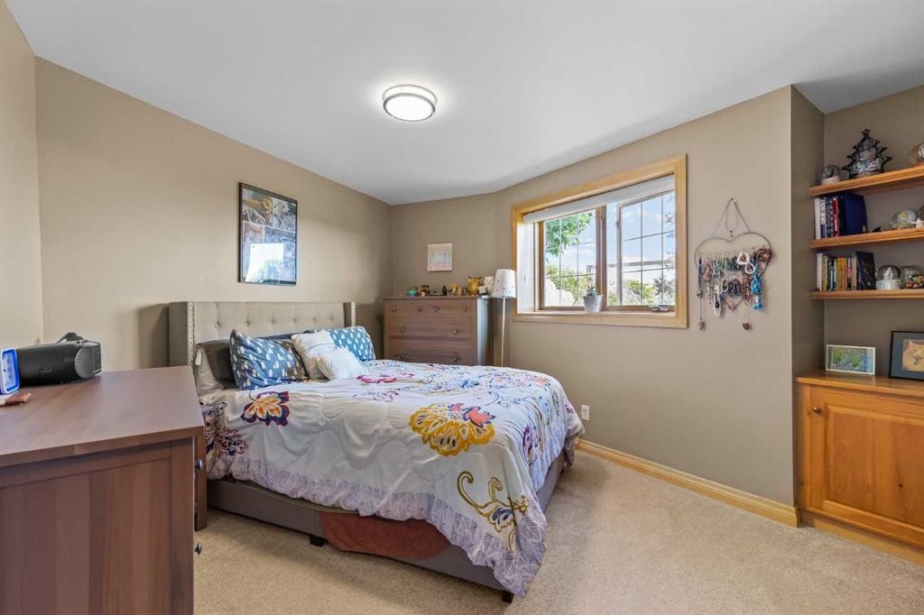 98 Equestrian Drive, Rural Rocky View County, AB - Indoor Photo Showing Bedroom