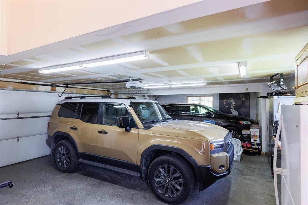 98 Equestrian Drive, Rural Rocky View County, AB - Indoor Photo Showing Garage