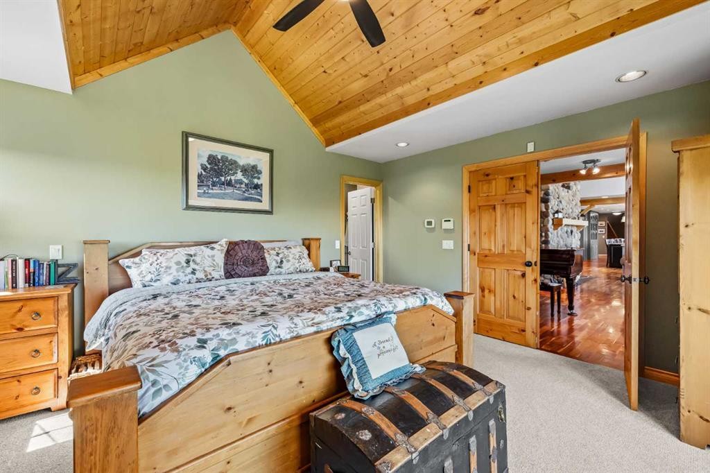 98 Equestrian Drive, Rural Rocky View County, AB - Indoor Photo Showing Bedroom