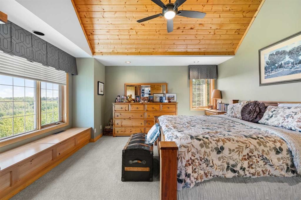 98 Equestrian Drive, Rural Rocky View County, AB - Indoor Photo Showing Bedroom