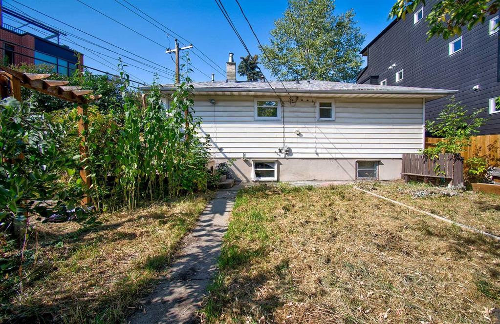 514 30 Street Nw, Calgary, AB - Outdoor