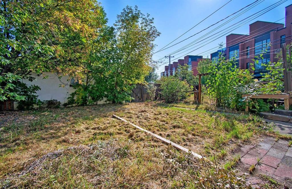 514 30 Street Nw, Calgary, AB - Outdoor