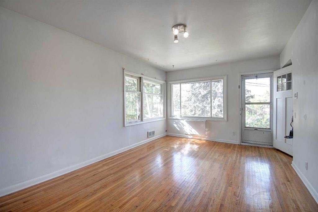 514 30 Street Nw, Calgary, AB - Indoor Photo Showing Other Room